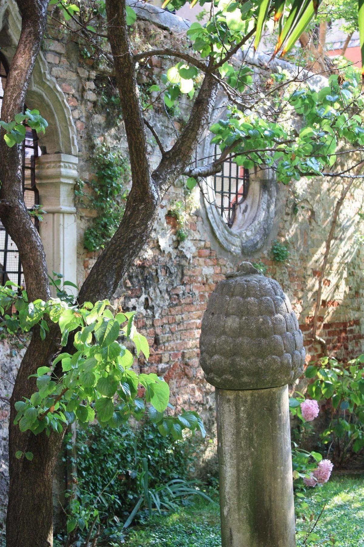 Appartamento Garden Ca' Rezzonico เวนิส ภายนอก รูปภาพ