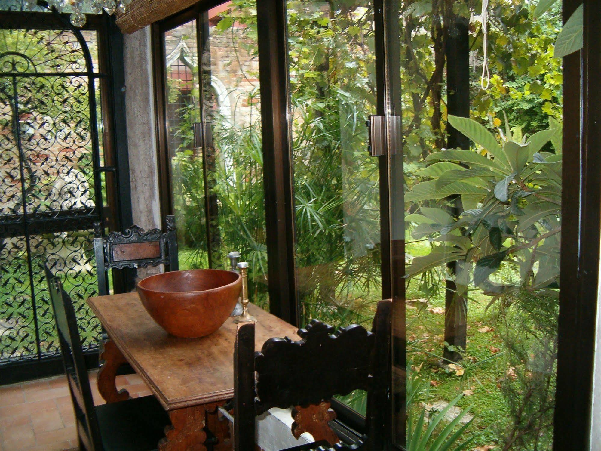 Appartamento Garden Ca' Rezzonico เวนิส ภายนอก รูปภาพ