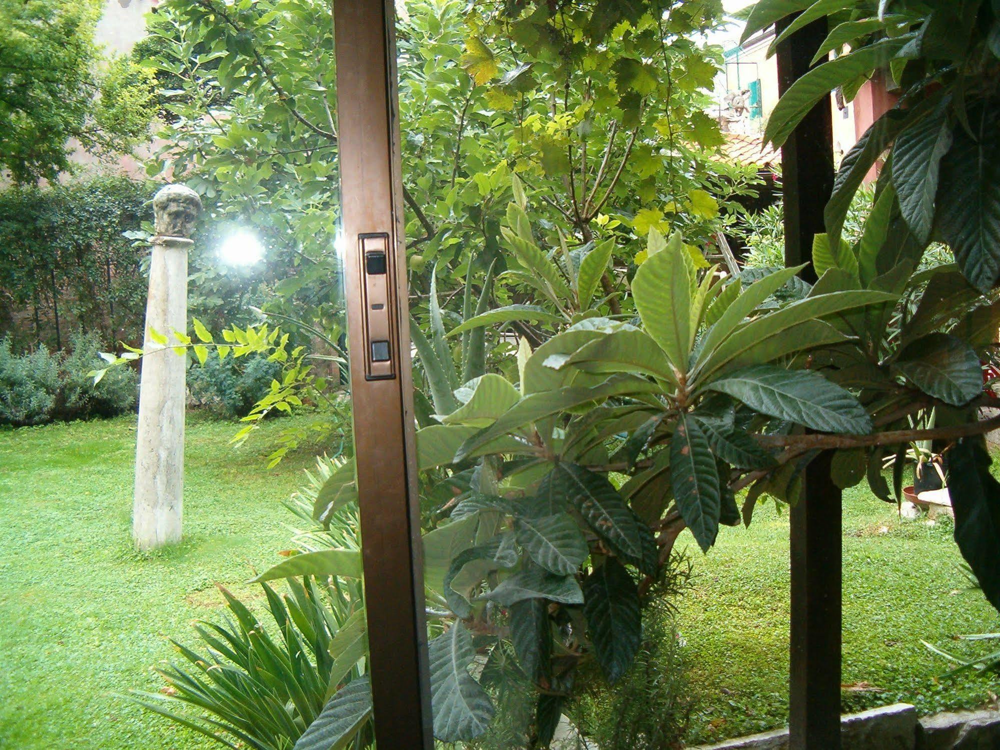Appartamento Garden Ca' Rezzonico เวนิส ภายนอก รูปภาพ
