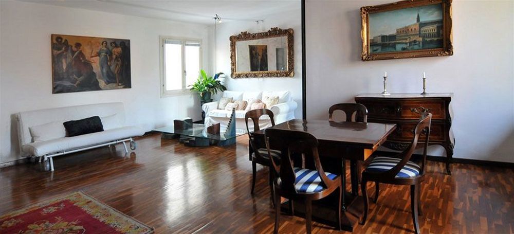 Appartamento Garden Ca' Rezzonico เวนิส ภายนอก รูปภาพ